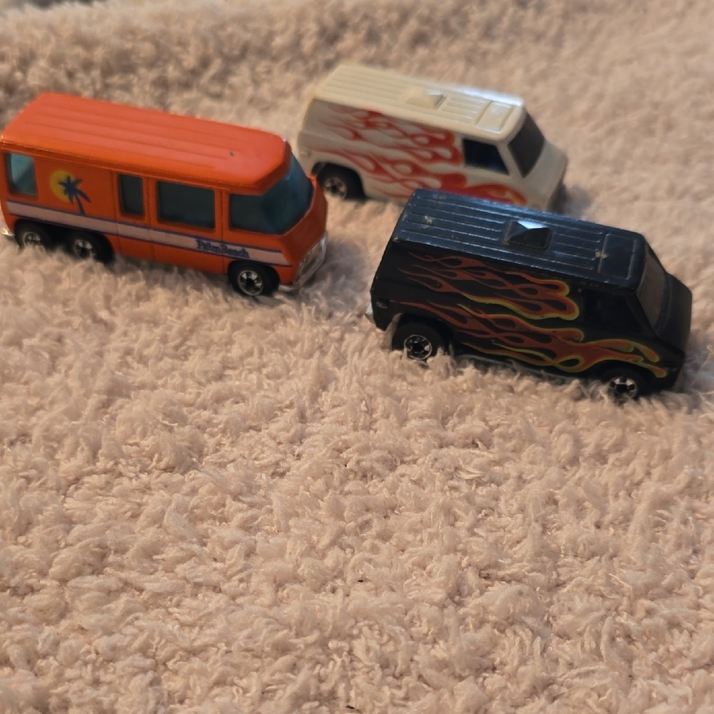 ♡♡♡ Die-Cast Hot Wheels Van Set - Orange, White & Black Kids Vehicles